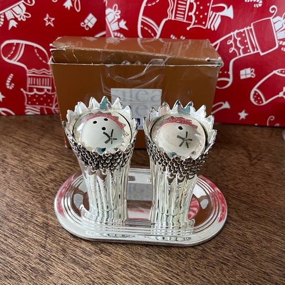 NIB SILEA SILVER SALT & PEPPER WITH UNDERTRAY - Picture 2 of 6